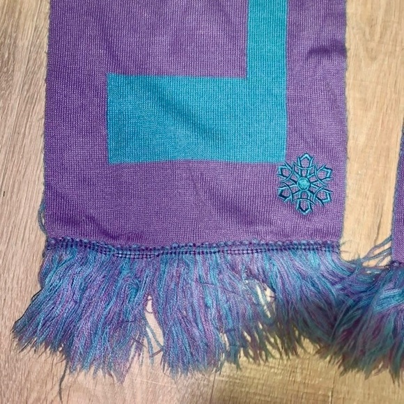 Disney Frozen Let It Go Winter Fringe Scarf - Picture 2 of 5